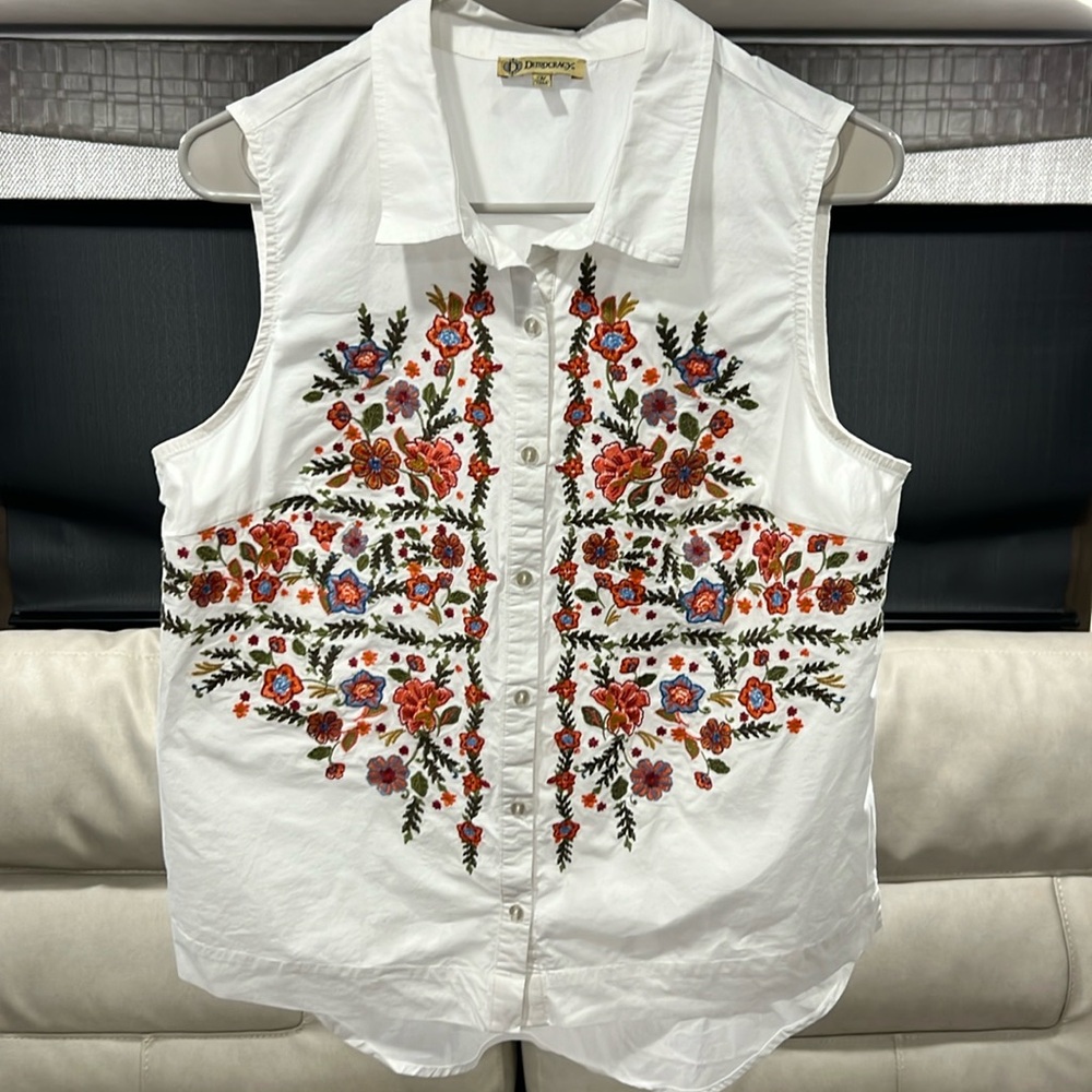 DEMOCRACY embroidered top M